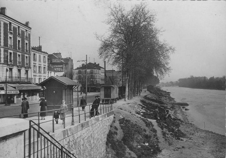 puteaux tram 001 baraque quais 1024
