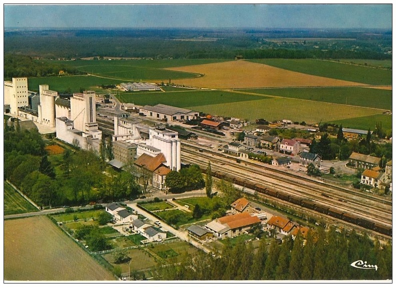 verneuil etang 096 vue generale aerienne annees 1970