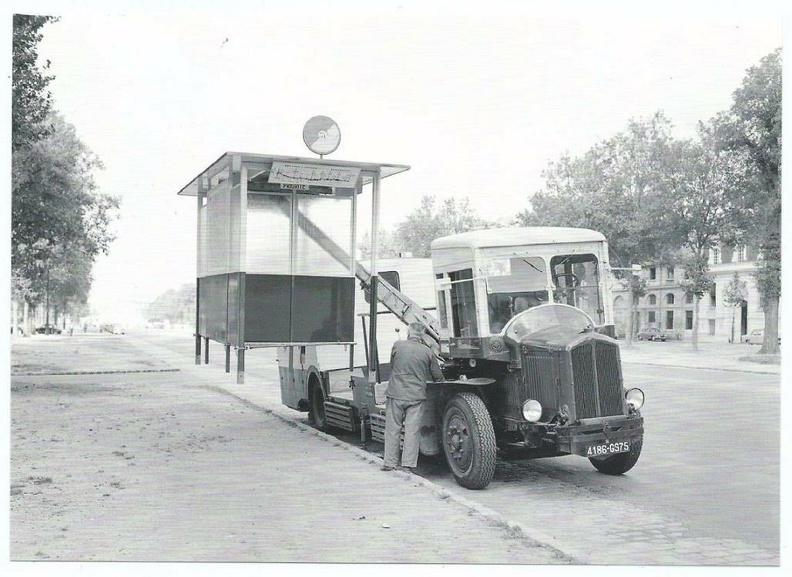 versailles av de paris-pose-abri-bus-1958