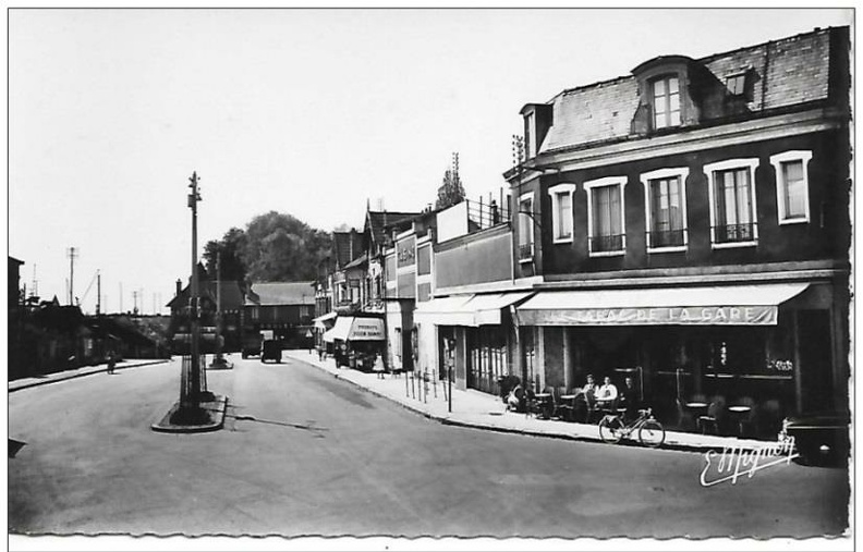 villiers_sur_marne_100_1950_place-de-la-gare.jpg