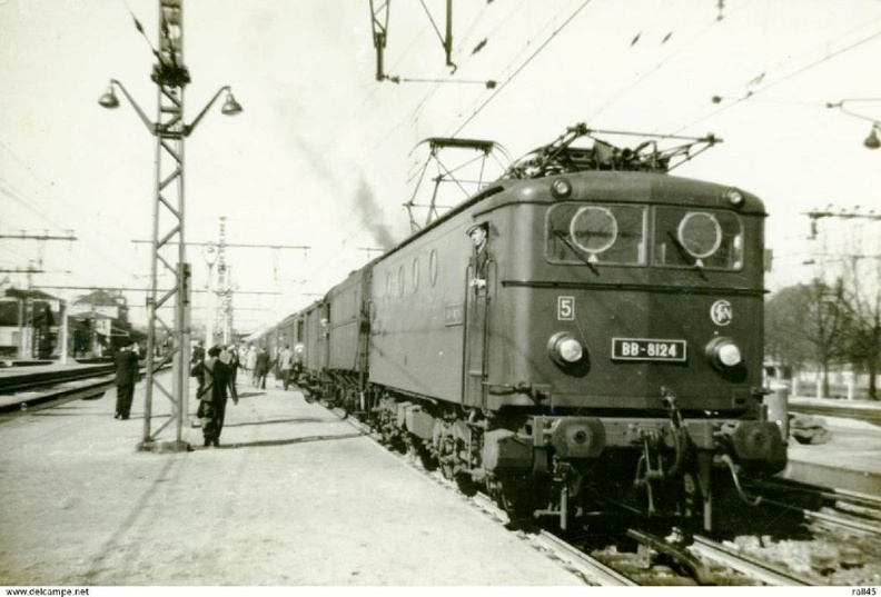 BB8124 Laroche-Migennes Train Direct-Orient Bazin 04-1950