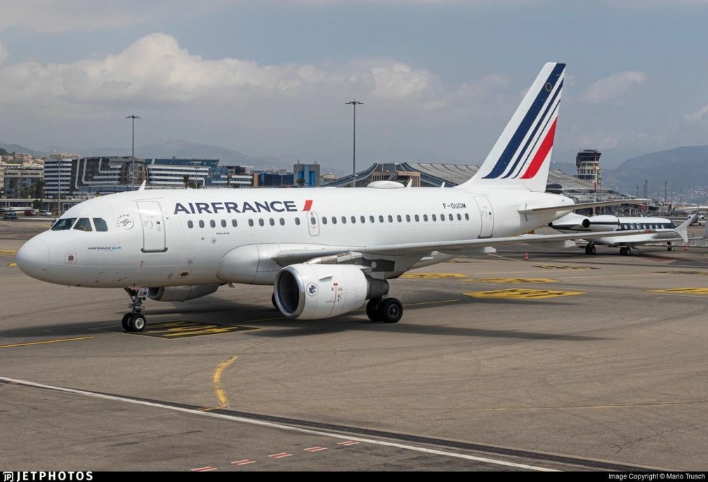 Airbus A318-111 1