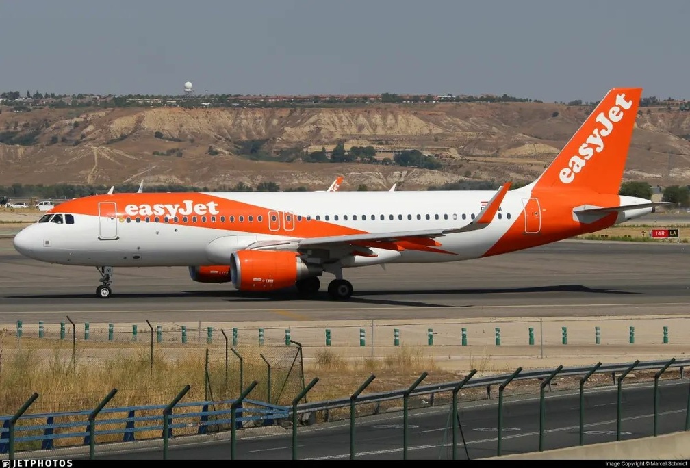Airbus A320-214