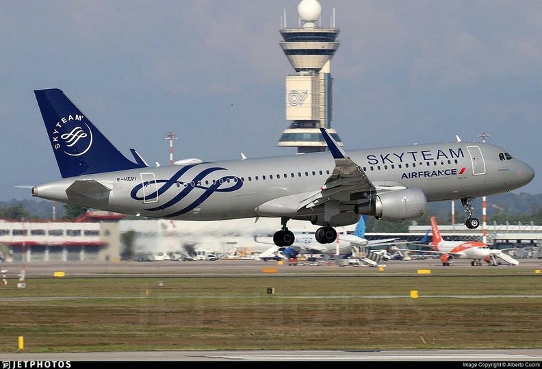Airbus A320-214 F HEPI