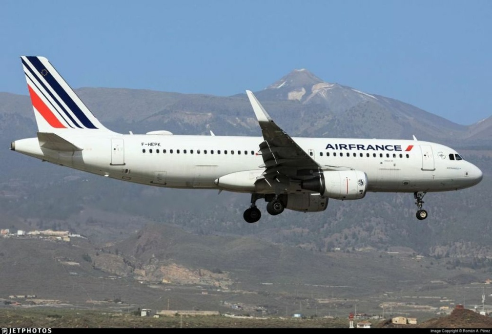 Airbus A320-214 F HEPK