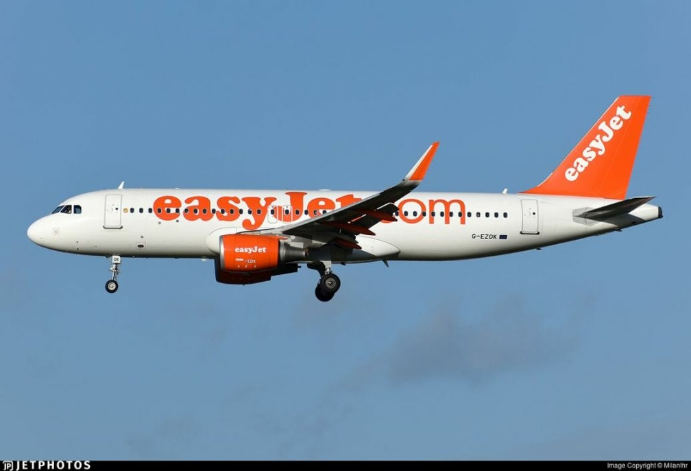 Airbus A320-214 G EZOK