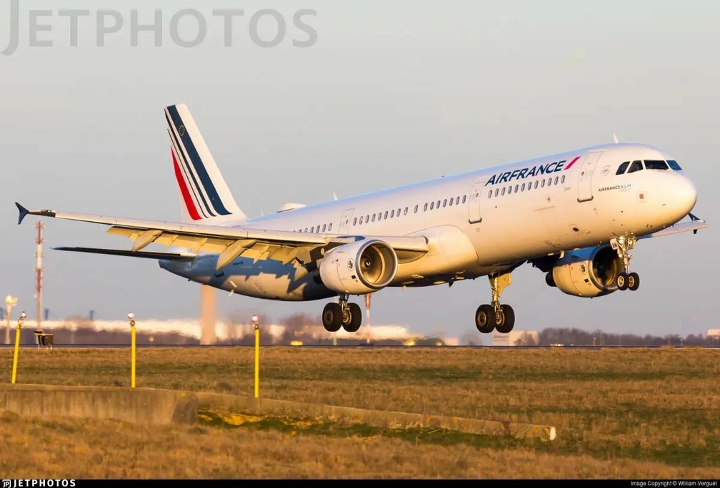 Airbus A321-211