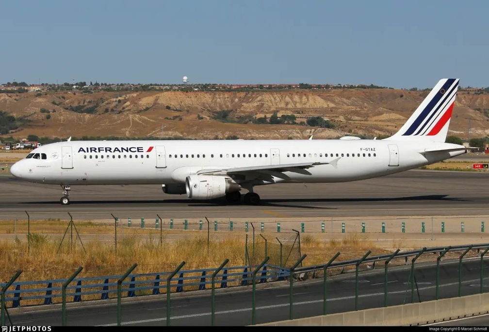Airbus A321-212