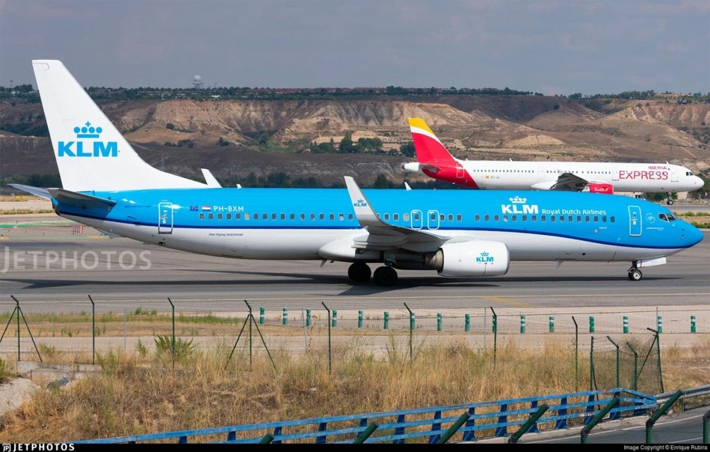 Boeing 737-8K2