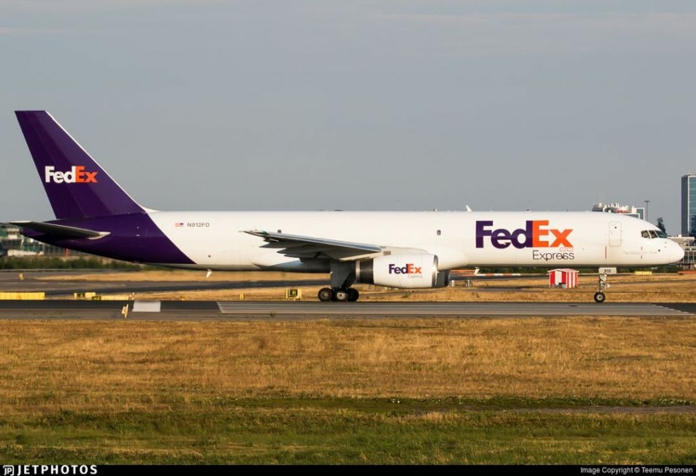 Boeing 757-28A SF N912FD