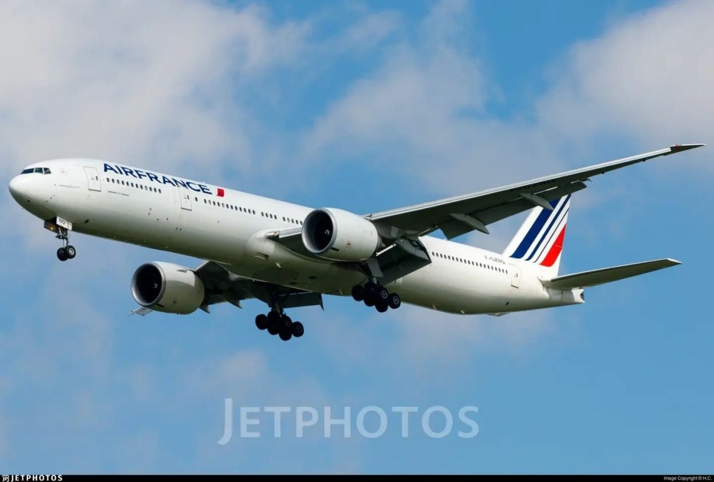 Boeing 777-328ER