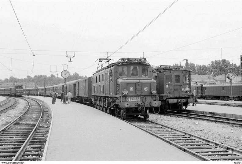 austerlitz_044_train_1073_vierzon_2d25520_photo_bazin_1er_08_1953.jpg