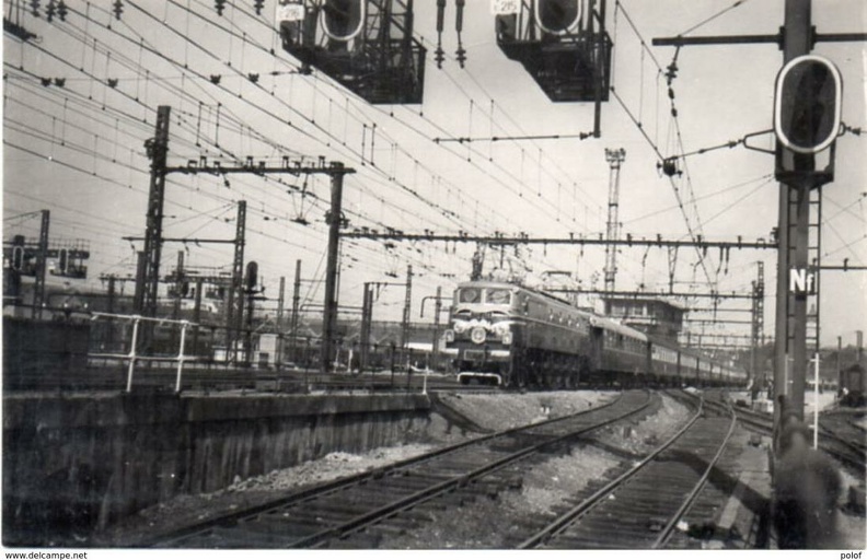 gare_de_lyon_2D2_et_Train_Inaugural_Paris_Lyon_le_24_Juin_1952_photo_schnabel.jpg