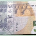 5 euro UB8214717746