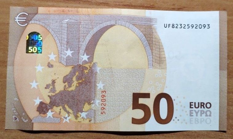 50 euro UF8232592093