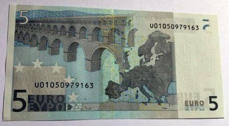 5 euro U01050979163