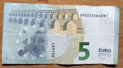 5 euro UF0233064691