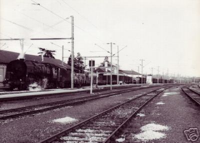 Sille_le_Guillaume_train_6559_electrification_en_cours_Mars_1964_photo_Laforgerie.jpg